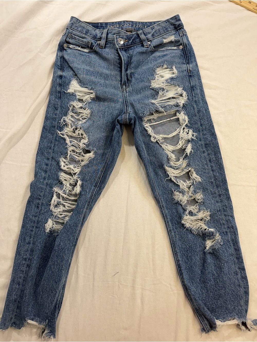 American EagleDistressed Boyfriend Jeans SIZE 4 xshort